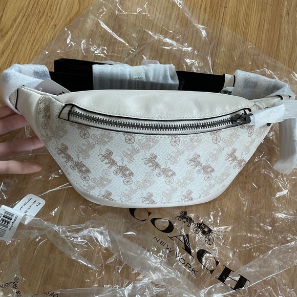 coach warren belt bag with horse and carriage - Picture 5 of 5